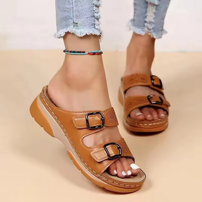 Traumhafte Sommersandalen - Doppelte Schnalle & Lochverzierungen