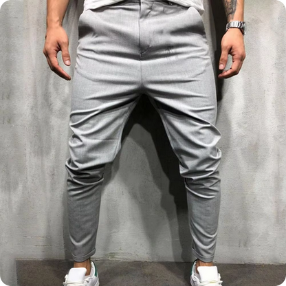 Trendige Hose für Herren - Mit enger werdendem Bein