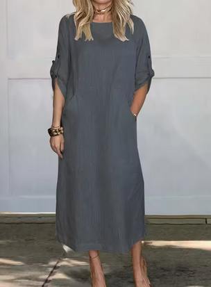 Trendiges, langes Leinensommerkleid